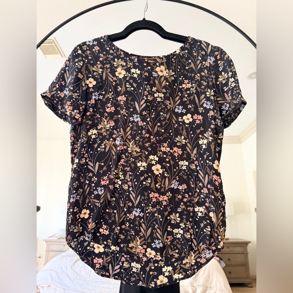 Joe Fresh 100% silk floral multicolor black crewneck short sleeve blouse XS
